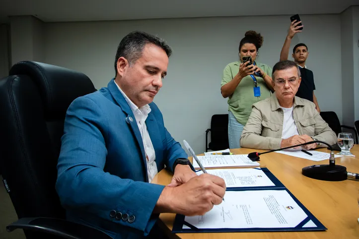 Governador Paulo Dantas sanciona o projeto de lei da Arsal que concede descontos do valor de outorga para permissionários de transportes intermunicipais