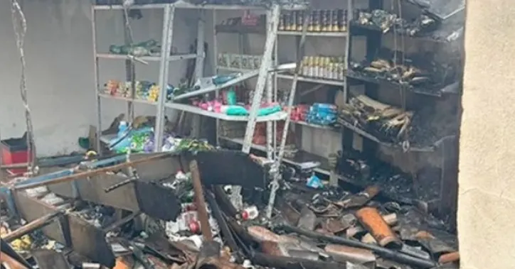 Imagem ilustrativa da imagem Incêndio em casa com minimercado deixa teto parcialmente destruído em Arapiraca