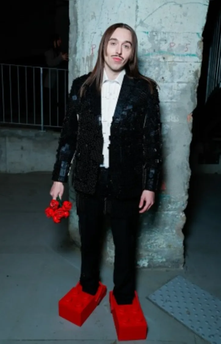 Imagem ilustrativa da imagem Lego x Crocs: collab traz calçado inusitado