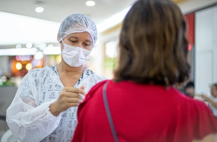 Secretaria realiza vacinação de bloqueio após surto de meningite em Maceió