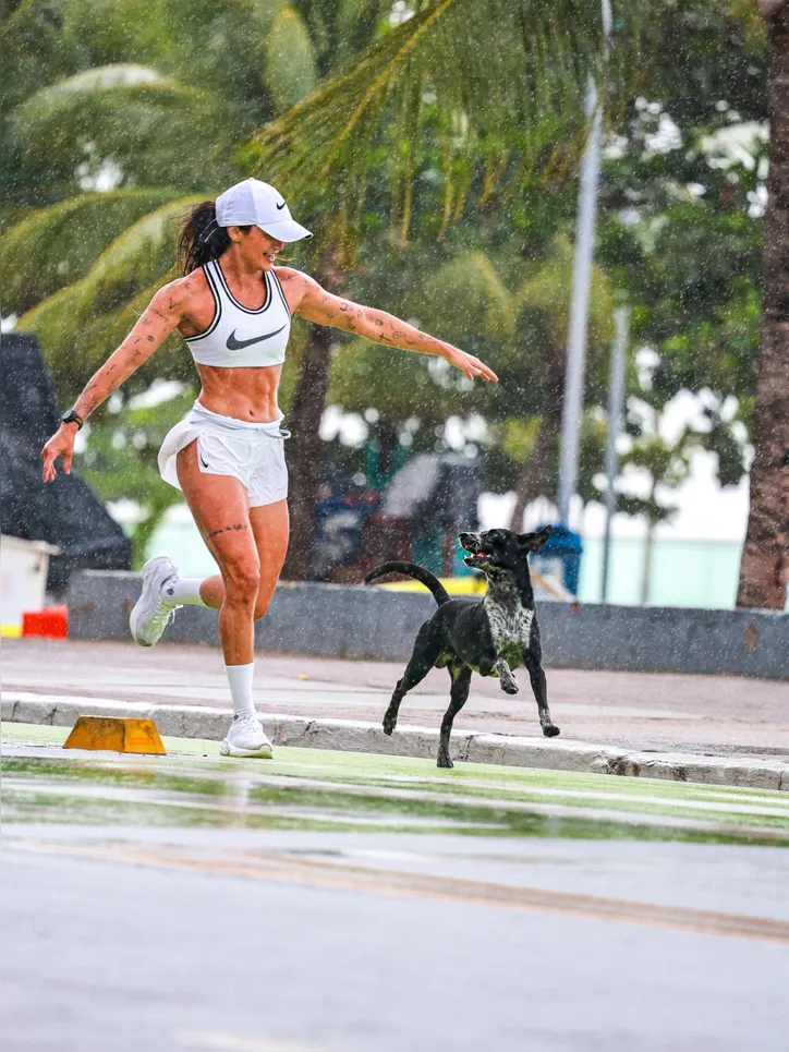 Sem dono, mas nunca sozinho, Pace fez da orla sua casa