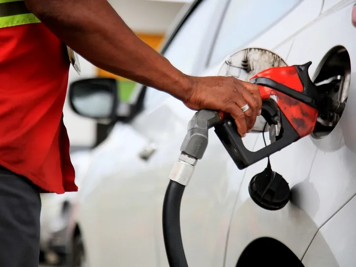 Subvenções do governo ao diesel e à gasolina seguem em vigor