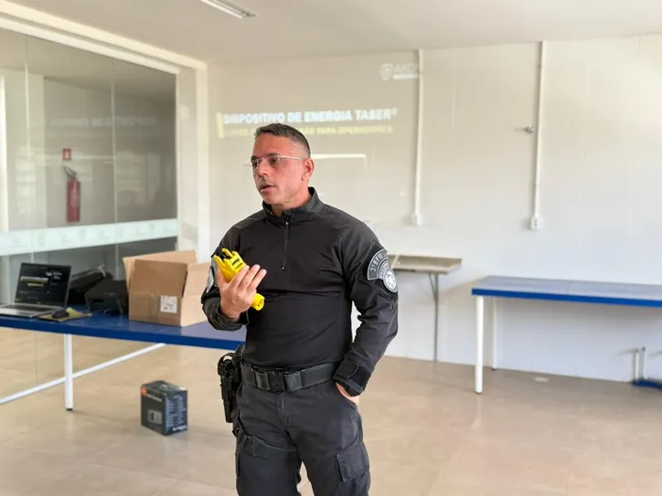 Imagem ilustrativa da imagem PMAL treina militares para uso de armas de choque com foco em redução de letalidade