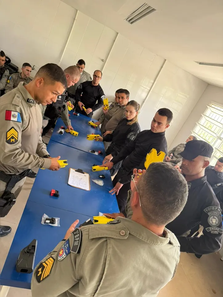 Imagem ilustrativa da imagem PMAL treina militares para uso de armas de choque com foco em redução de letalidade