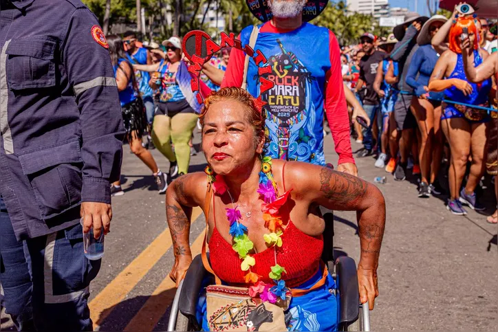 Pessoas com deficiência contam com ala para curtir o bloco