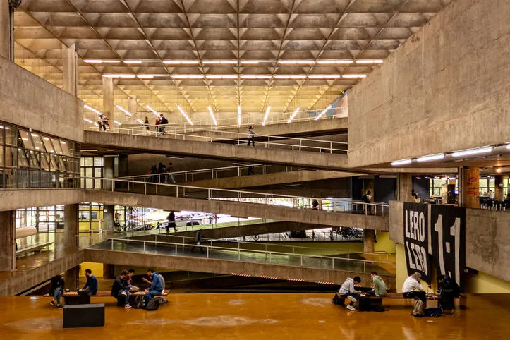 As instituições poderão pagar multa de R$ 100 mil por edital