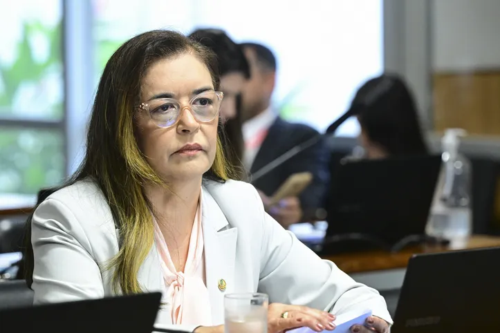 Mãe de JHC, Dra. Eudócia herdou o mandato de senadora com a renúncia de Rodrigo Cunha, hoje vice-prefeito de Maceió

 
Em pronunciamento, à bancada, relatora do PL 1.179/2024, senadora Dra. Eudócia (PL-AL).

Foto: Geraldo Magela/Agência Senado