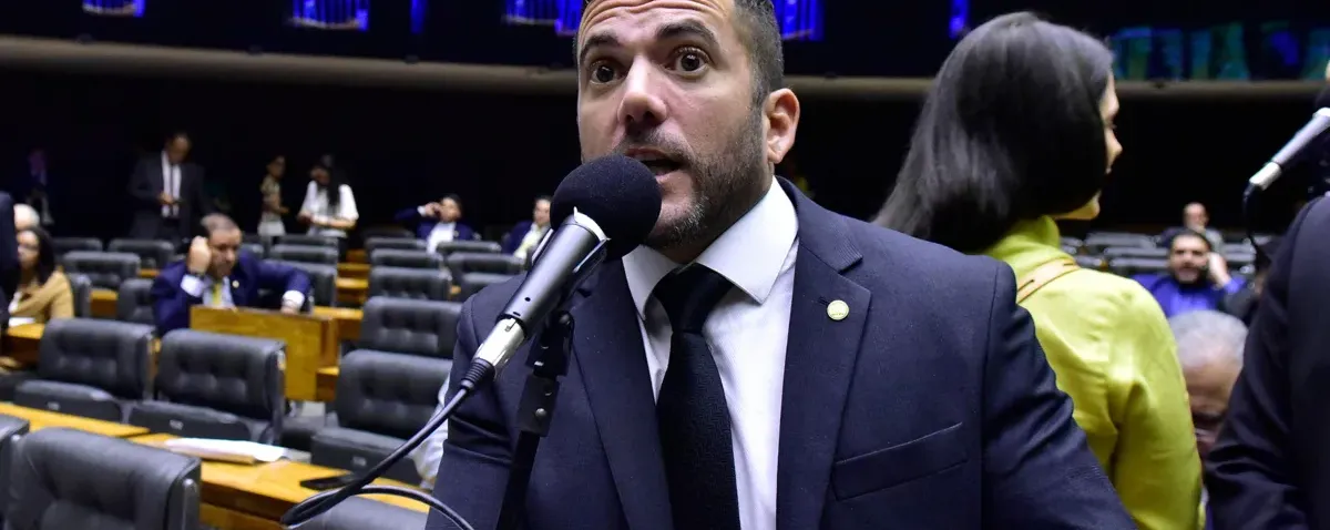 Oposição protocola pedido de CPI mista do Banco Master