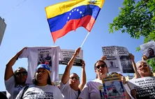 Líder de Parlamento pede perdão a presos políticos