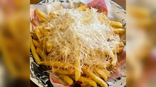 Batatas trufadas, milkshake de pistache no Rocca Burger - Imagem