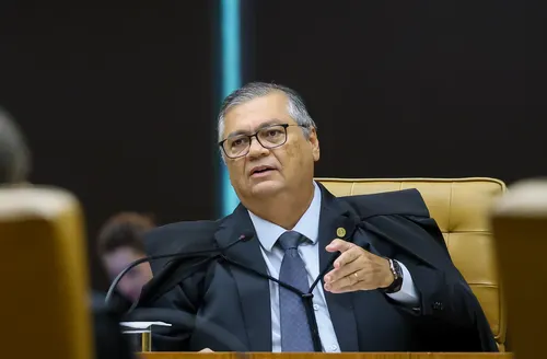 Dino manda suspender pagamento de penduricalhos nos Três Poderes