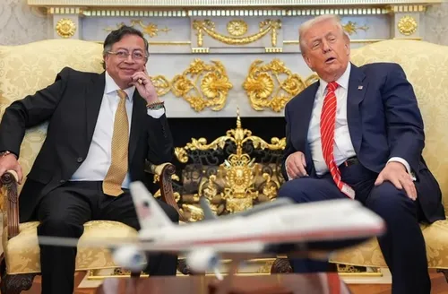 Trump e Gustavo Petro trocam presentes e elogios