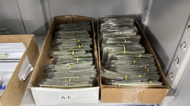 Solicitantes da carteira de identificação devem fazer acompanhamento para retirar o documento.