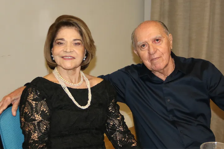 Provedor da Santa Casa de Maceió, o médico HUMBERTO GOMES DE MELO, ao lado da esposa, a psicanalista ROSINETE DE MENDONÇA MELO, celebra conquistas que refletem dedicação, compromisso e trabalho em prol da instituição