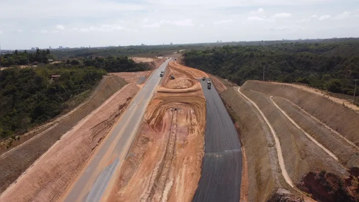 Primeiro trecho da AL-102 Norte recebe serviços de pavimentação asfáltica