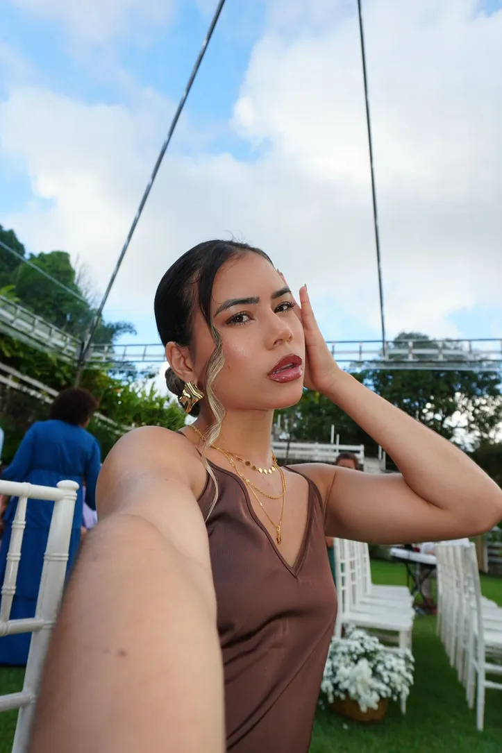 Imagem ilustrativa da imagem Verão 2026 pede maquiagem leve, resistente e com viço natural