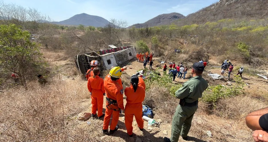 Tragédia na AL-220 mata 16 pessoas e deixa mais de 20 feridas