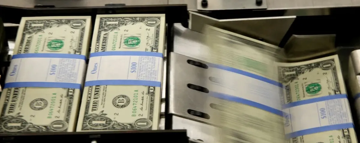 Dólar salta a R$ 5,26, e Bolsa cai 3% com escalada de guerra no Oriente Médio