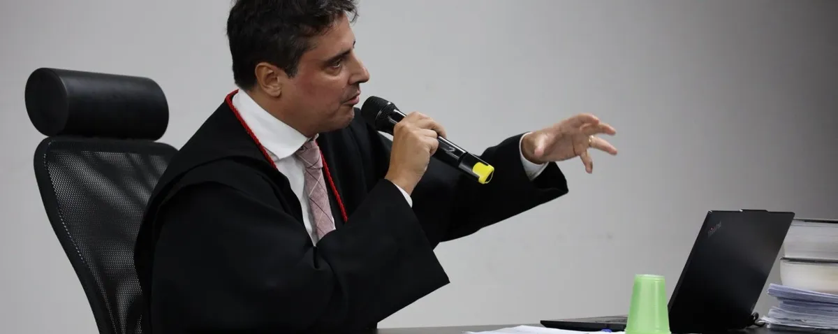 Homem que matou ex-mulher na frente do filho é condenado a mais de 33 anos de prisão