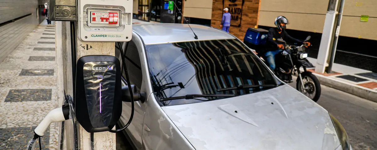 Uso de postes para recarga de veículos elétricos gera alerta de segurança em Maceió