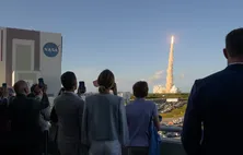 Artemis II: foguete é lançado com 4 astronautas rumo à Lua