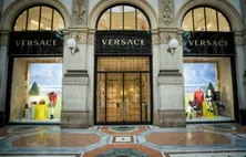 Atelier Versace volta à maison após dez anos