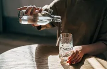 Beber água em jejum: o que o hábito pode fazer com o seu corpo