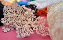 Com linhas agulhas e identidade, artesãs transformam histórias em arte