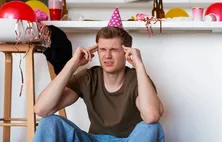 Excesso de estímulos e interações  pode causar ressaca social