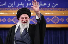 Khamenei ameaça afundar porta-aviões dos Estados Unidos