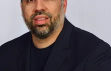 Médico transforma vivências no consultório em livro sobre esgotamento emocional