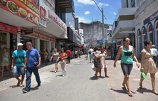 Nível de consumo de famílias registra queda de 11 pontos em um ano em Maceió