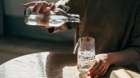 Beber água em jejum: o que o hábito pode fazer com o seu corpo
