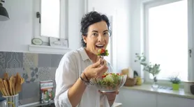 Confira estratégias alimentares para mulheres 40+ com rotinas intensas