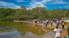 Estudantes participam de ação de conscientização e limpeza do Rio Meirim, em Maceió