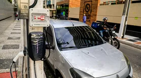 Uso de postes para recarga de veículos elétricos gera alerta de segurança em Maceió