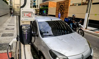 Uso de postes para recarga de veículos elétricos gera alerta de segurança em Maceió