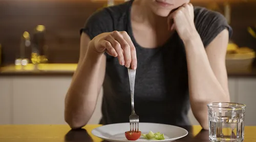 Agonorexia: quando a redução do apetite vira um risco metabólico - Imagem