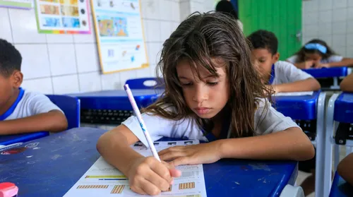 Alagoas alcança 64% de crianças alfabetizadas em 2025 - Imagem
