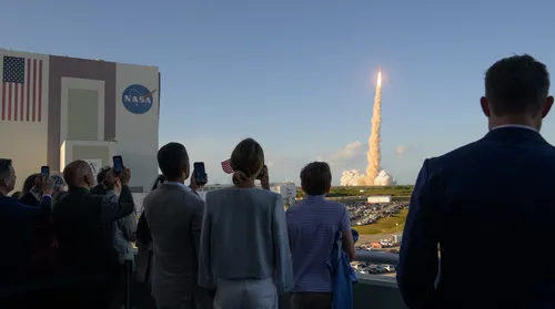 Artemis II: foguete é lançado com 4 astronautas rumo à Lua - Imagem