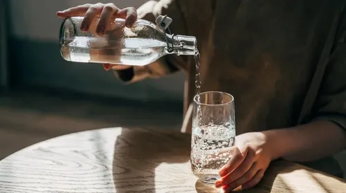 Beber água em jejum: o que o hábito pode fazer com o seu corpo - Imagem