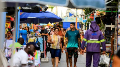Carnaval altera horário de serviços e comércio na capital - Imagem