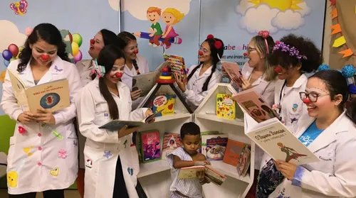 Entre risos e cuidados, ‘palhaçaria’ ajuda na recuperação de pacientes em hospitais de Alagoas - Imagem