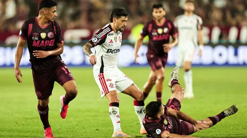 Flamengo joga mal e perde para o Lanús no jogo de ida da Recopa - Imagem