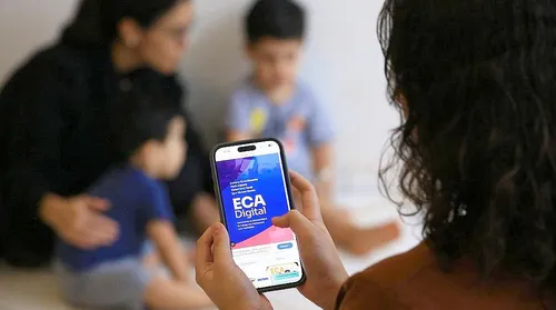 Lula assina três decretos que regulamentam o ECA Digital - Imagem