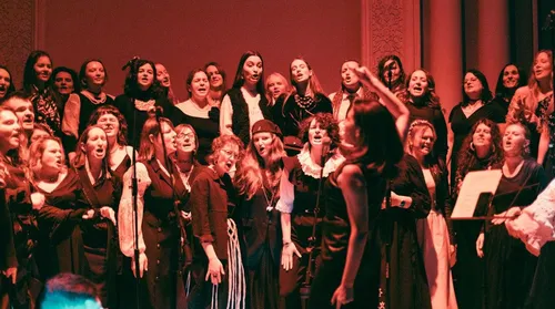 Música alagoana volta a viralizar e é cantada por mulheres ucranianas em plena guerra - Imagem