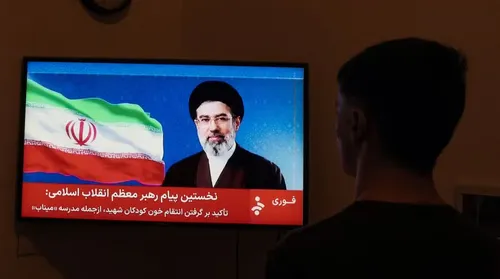 Novo líder diz que Estreito de Ormuz seguirá fechado - Imagem