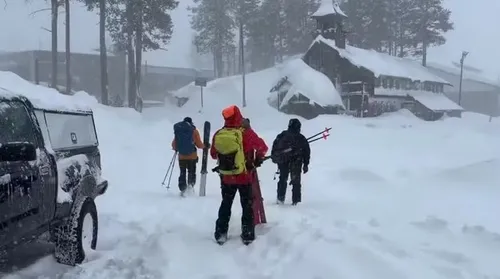 Oito esquiadores morrem após avalanche na Califórnia - Imagem