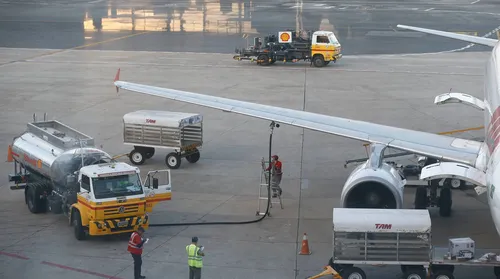 Petrobras aumenta preço do querosene de aviação em 55% - Imagem