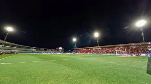 Secretaria de Esportes entrega novo sistema de iluminação do Rei Pelé - Imagem